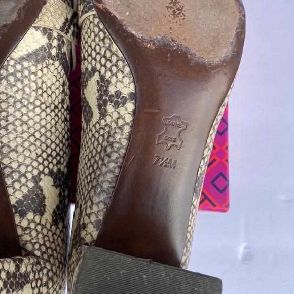 Tory Burch Bond 55MM Pump Printed Snake - Picture 15 of 16